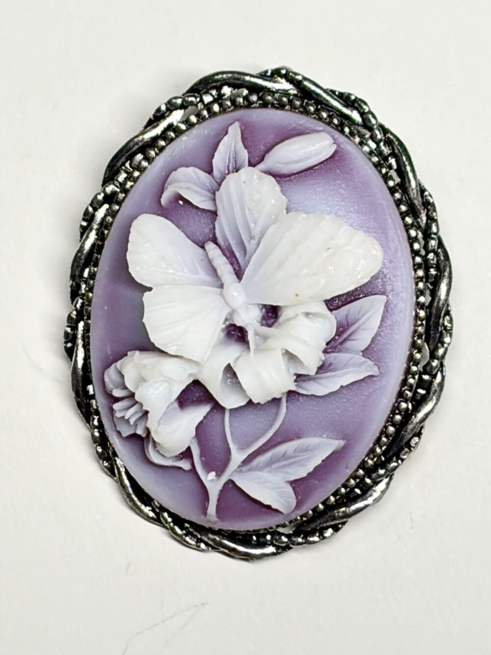 Vintage Purple Butterfly Floral Cameo Brooch 3D Flowers Silver Tone Oval Pin
